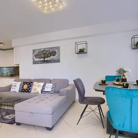 Stunning In With Kitchen