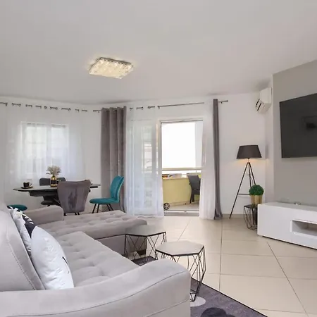 Apartamento Stunning In With Kitchen *