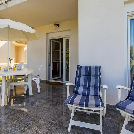 Appartamento Amazing In With Wi-fi Valbandon