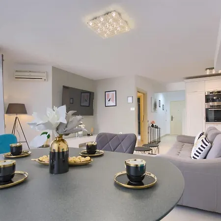Stunning In With Kitchen